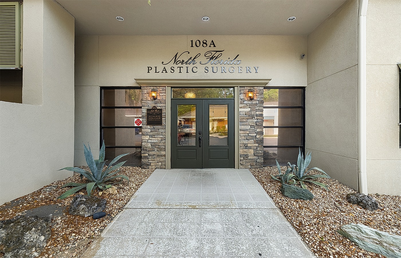 Entrance of North Florida Plastic Surgery clinic