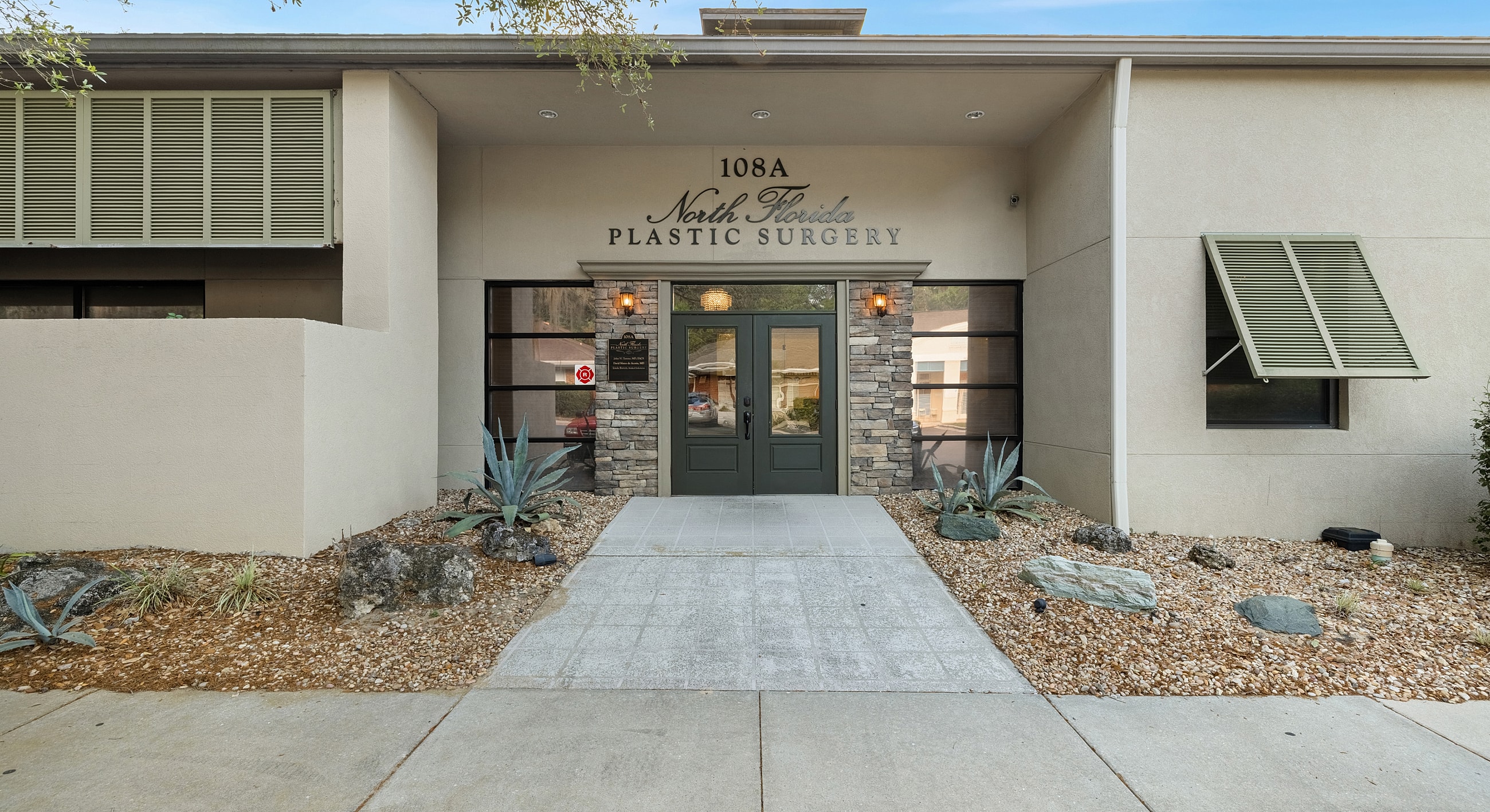 North Florida Plastic Surgery building entrance.