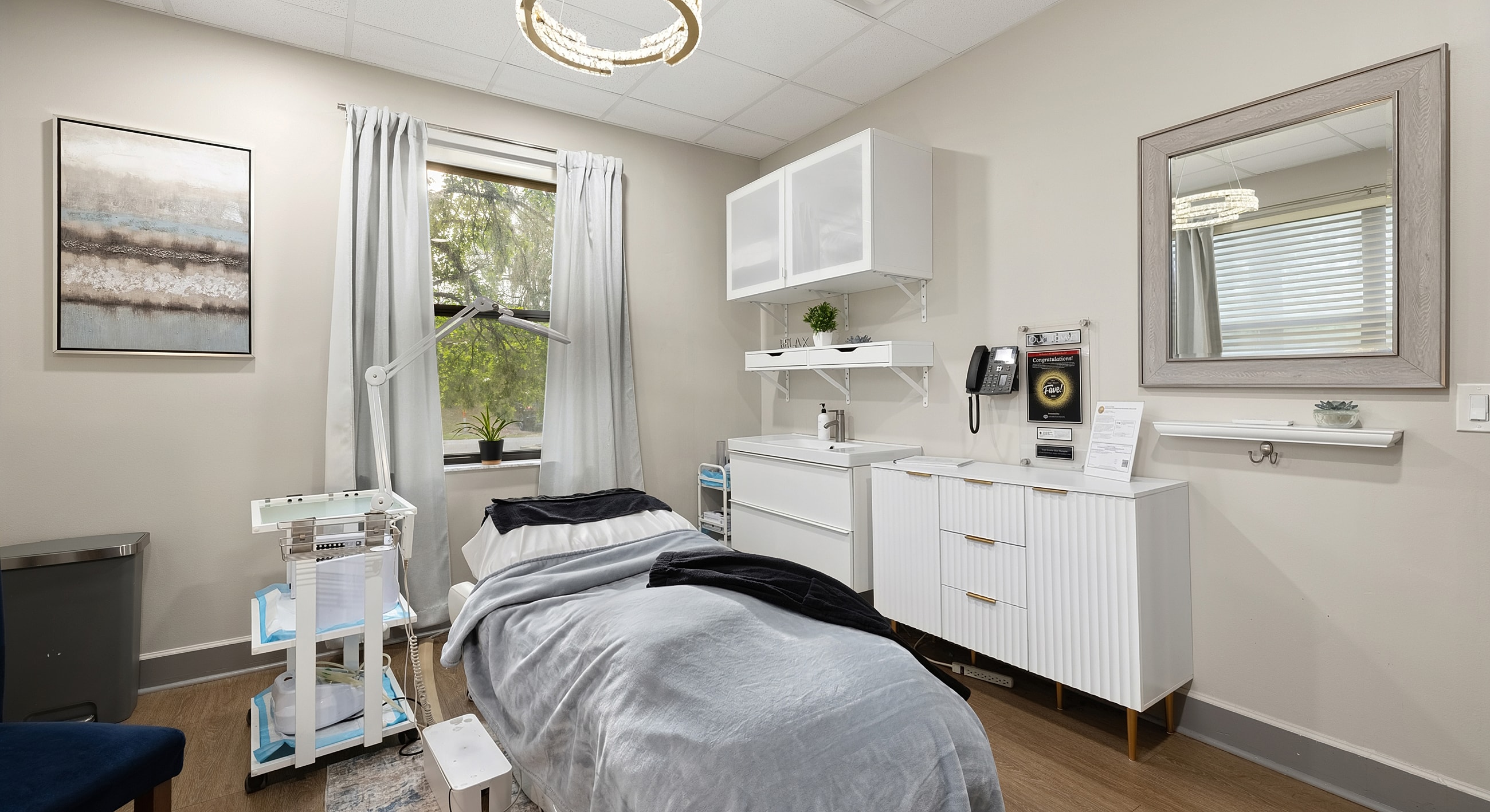 Modern treatment room with aesthetic furnishings.